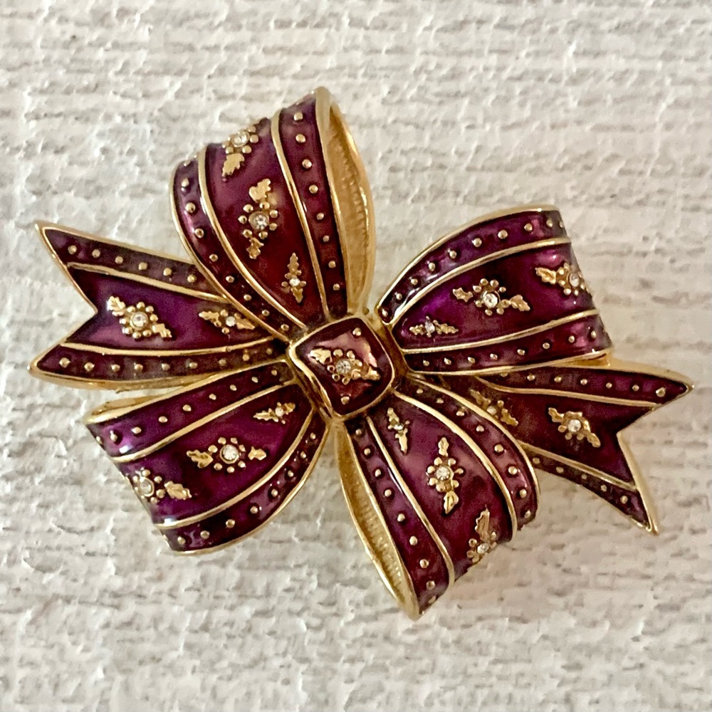 Vintage Joan Rivers Enamel and Gold Plated Brooch Pin